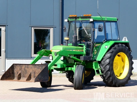 John Deere 2130 2wd / 8913 Draaiuren / Margetrekker