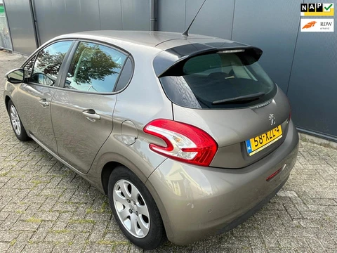 Peugeot 208 € 6149,-1.4 e-HDi Active 5Drs Automaat 68.000 kms