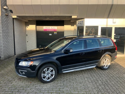 Volvo XC70 2.0 D4 FWD Momentum / 5 CILINDER / BLIS / CRUISE ADAPT / LEDER / NAVI