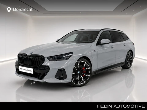 BMW 5 Serie Touring 530e M-Sport Pro | Trekhaak | 21" | Panorama | Privacy Glass | Innovation | Trav