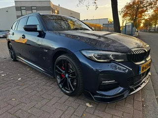 BMW 3 Serie Touring 330e Business M Edition Sport SOH 88,4% Airco/ECC,Navi,Camera,HUD,Panoramadak,Le
