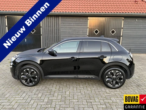 Fiat 600 1.2 Hybrid La Prima Cruise Pdc Clima Camera Flippers Nap p