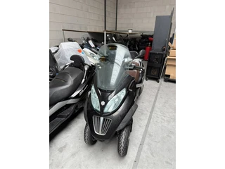 Piaggio MP3 400 LT buitenlands kenteken (bj 2009)