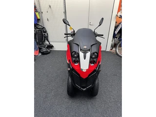Gilera Fuoco 500 RL motorrijbewijs (bj 2009, automaat)