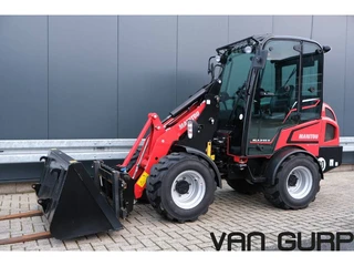 Manitou MLA3-35H ( v.g.l. Giant G 2500 HD ) | 205 h |