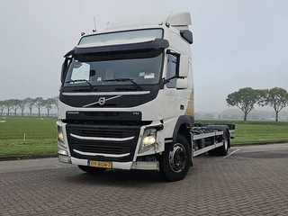 VOLVO FM 330 Globetrotter NL truck BDF