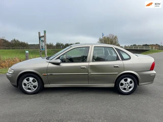 Opel Vectra 1.8-16V Pearl