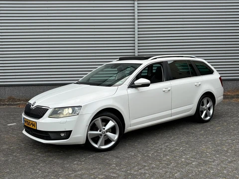 Skoda Octavia Combi 1.4 TSI Grt Eleg Bns PANO TREKHAAK
