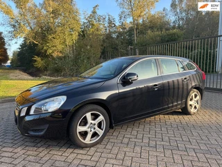 Volvo V60 1.6 T3 Momentum/NweAPK/STARTSTOP/CRUISE/NAVI/CLIMA/TREKHAAK