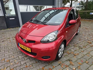 Toyota AYGO1.0-12V Aspiration Red (bj 2010)