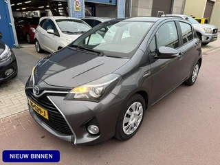Toyota Yaris 1.5 Hybrid Business 2015 Navigatie + Camera Keyless start & entry. Met NAP en boekjes.
