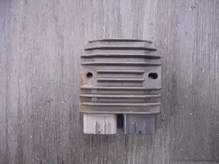 SPANNINGSREGELAAR Yamaha YZF R1 2002 - 2003