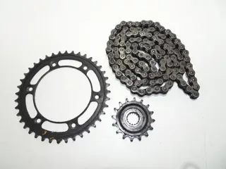 KETTING EN TANDWIELEN SET KTM 690 duke 3 2010 - 2011