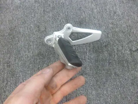 LINKER SCHETSPLAAT BMW R 1200 R 2005 - 2011