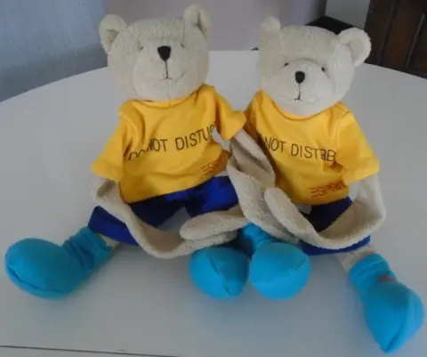 KNUFFEL BEER BLAUWE BROEK 32 CM Nieuw