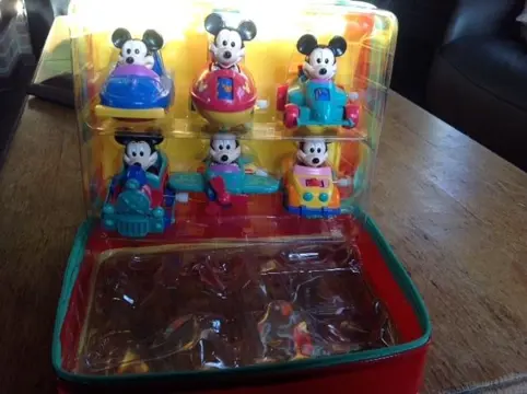 DISNEY - MICKEY 's world