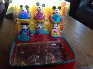 DISNEY - MICKEY 's world