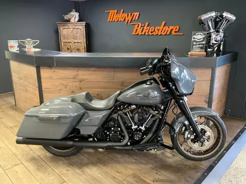 Harley Davidson FLHXST 117Ci Streetglide ST Line Gunship Grey Apple Carplay