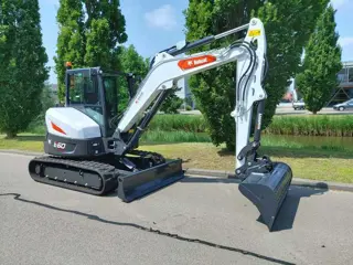 Bobcat E60 (Gratis hydraulische snelwissel en 2 bakken)