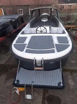 Nieuwe Tendersloep 7.50m met F 20 Tohatsu injektie.