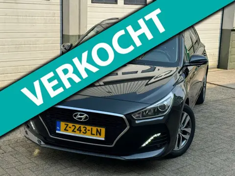 Hyundai I30 1.6 CRDi Premium / lane-assist / CarPlay / Navi