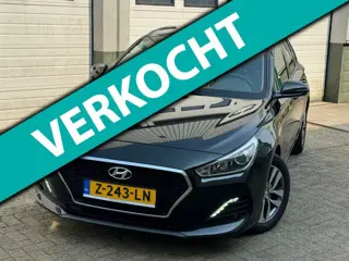 Hyundai I30 1.6 CRDi Premium / lane-assist / CarPlay / Navi