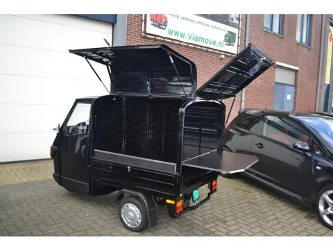 Piaggio Ape 50 Van 1x zijklep en werkblad(FOODTRUCK/RECLAME)