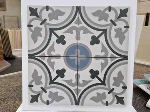 Klassieke en moderne stijl tegels. Elke zondag open.