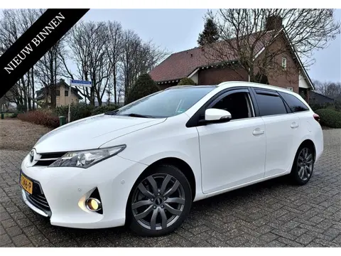 Toyota Auris Touring Sports 1.8 Hybrid Lease Plus met Opties !