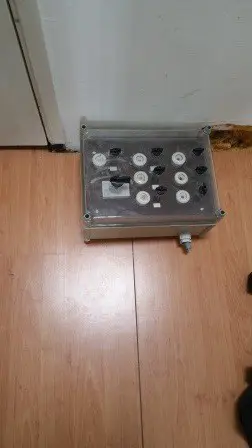 Halyester groepenkast