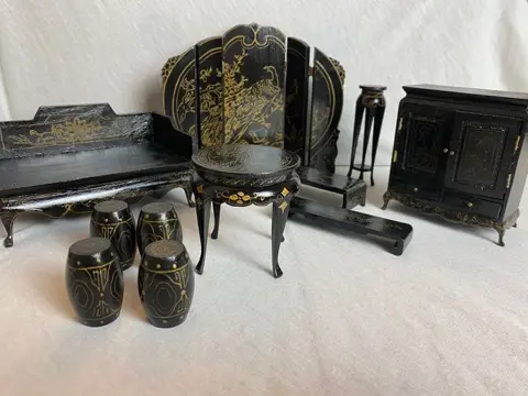 Merk onbekend - Chinese poppenhuis inrichting woonkamer -