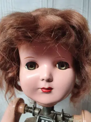 Poppenkliniek nostalgie - Pop Jeannie Walker Loopmechaniek