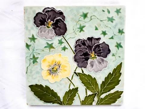 D.T.-AG of Bendorf - Jugendstil art nouveau tegel met