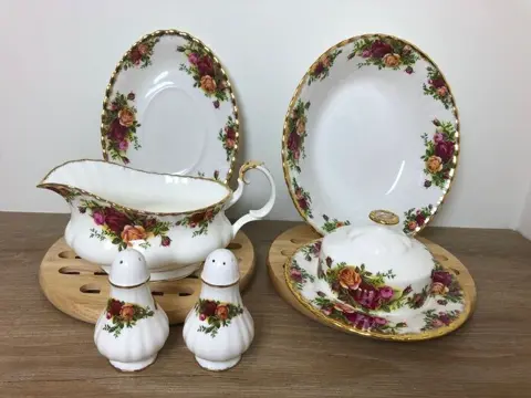 Royal Albert - Serveerschaal, sauskom, peper/zoutstel