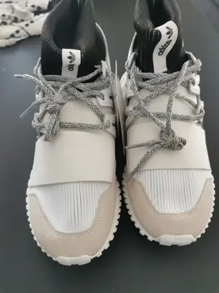 Adidas - Sneakers - Maat: Schoenen / EU 41,5