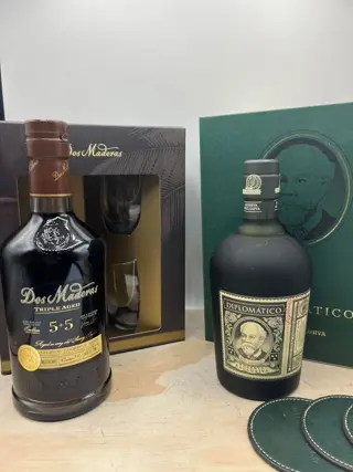 Diplomático, Dos Maderas - 5 + 5 PX with glasses and