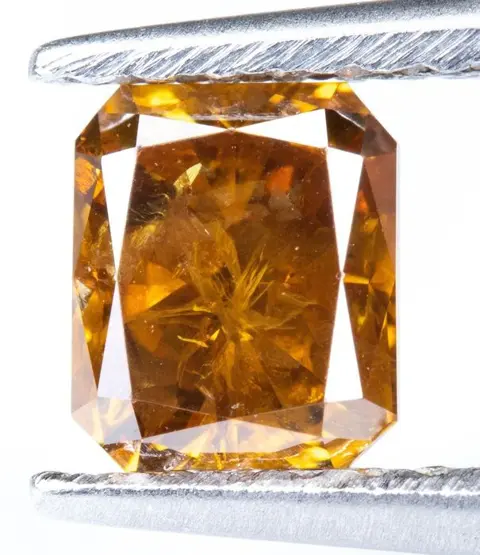 Diamant - 0.66 ct - Natural Fancy Deep Yellowish Brownish