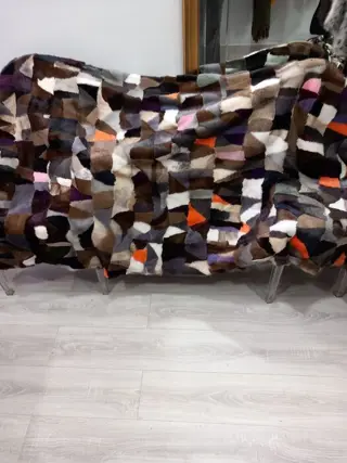 Artisan Furrier - Nerts Decoratief object