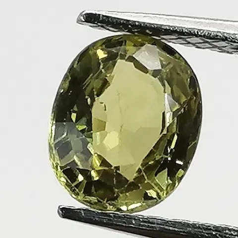 Groenachtig gele saffier - 0.66 ct