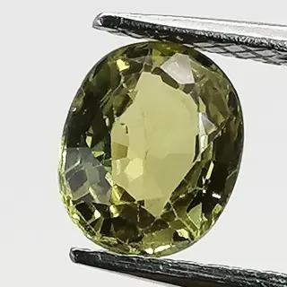 Groenachtig gele saffier - 0.66 ct