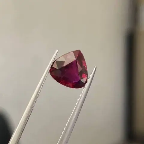 Duif Bloed Rood Robijn - 1.14 ct