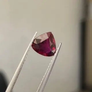 Duif Bloed Rood Robijn - 1.14 ct