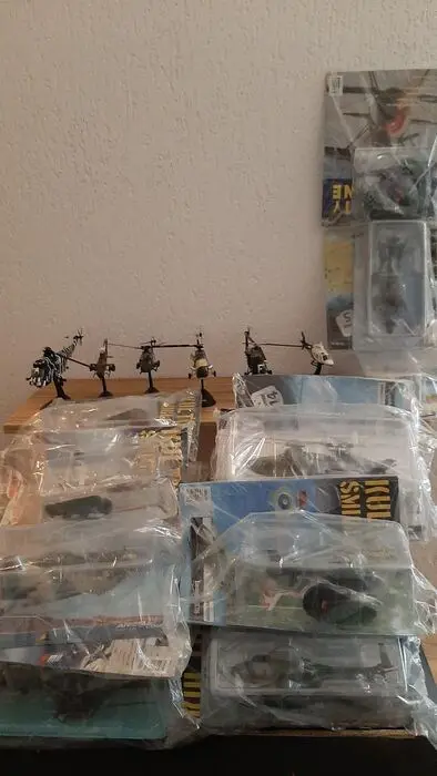 De Agostini - Helikopter 24x world helicopters and planes -
