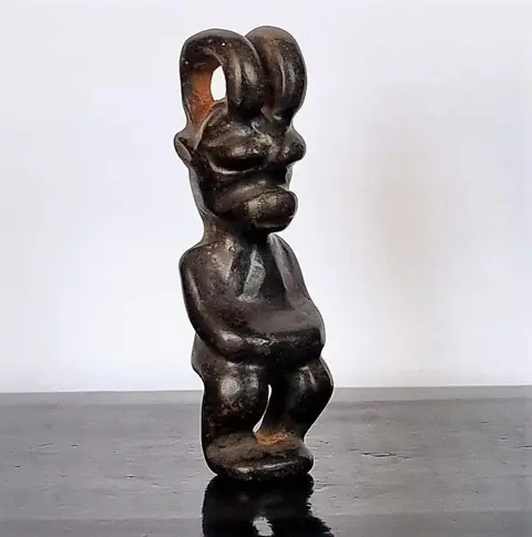 Toermalijn - Totemische figuur - Oude neolithische God -