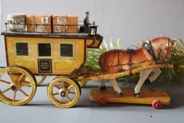 Erzgebirge - Houten Bruin Paard met Houten Postkoets -