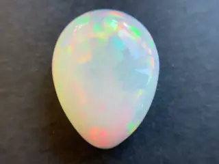 Spel van kleur White Opal - 12.87 ct