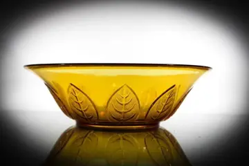 Val saint lambert - art deco schaal met decor bladeren