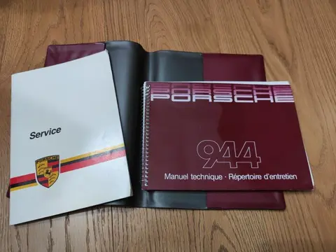Brochures/catalogi - Porsche 944 Manuel tecnique