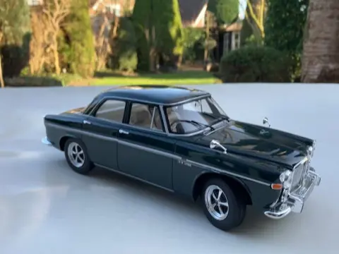 Cult Scale Models - 1:18 - ROVER P5b