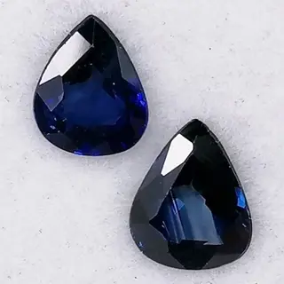 2 pcsblauwe saffier - 1.13 ct